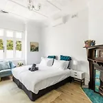 Crows Nest Lemontree Cozy 3 Bedroom House