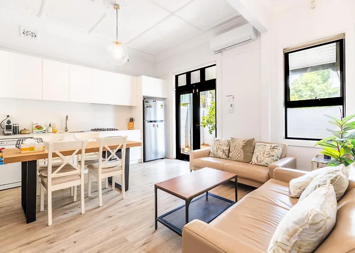Crows Nest Lemontree Cozy 3 Bedroom House